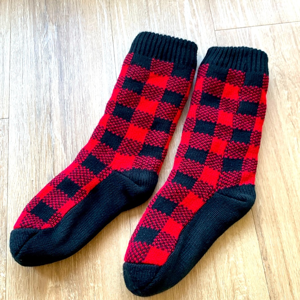 Oggi Canada Slipper Socks. Red black plaid. O/S